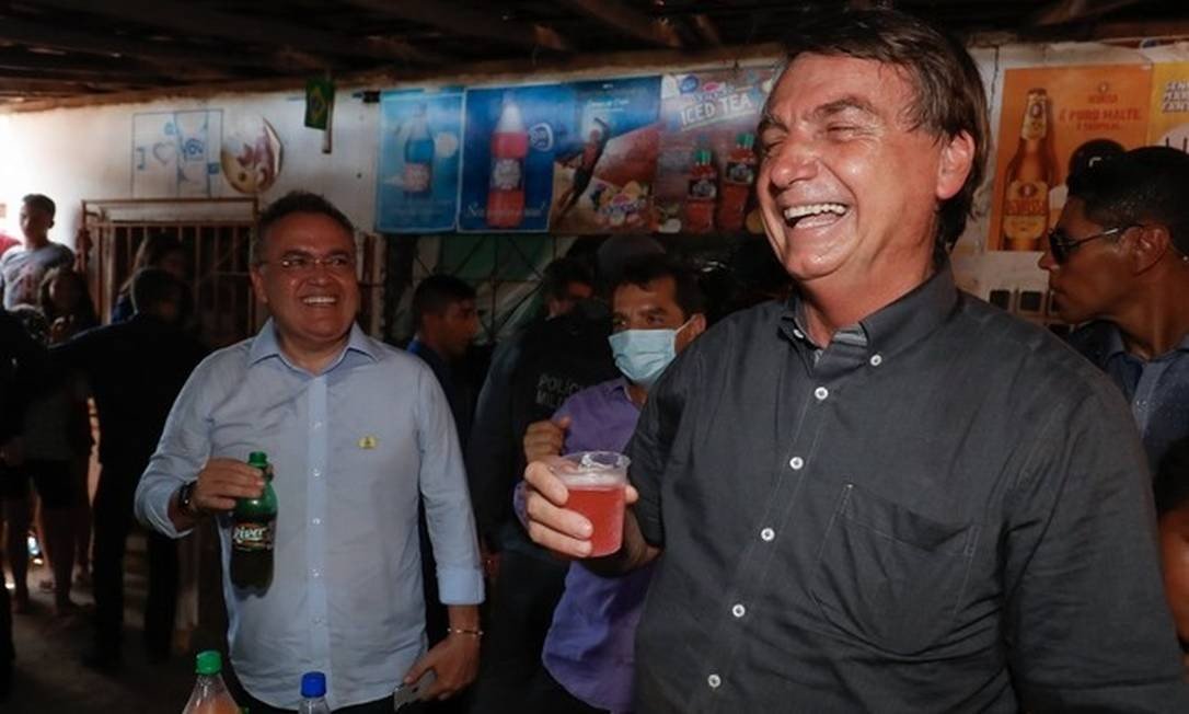 Jair Bolsonaro bebe Guaraná Jesus no Maranhão [fotografo] Alan Santos/PR [/fotografo]