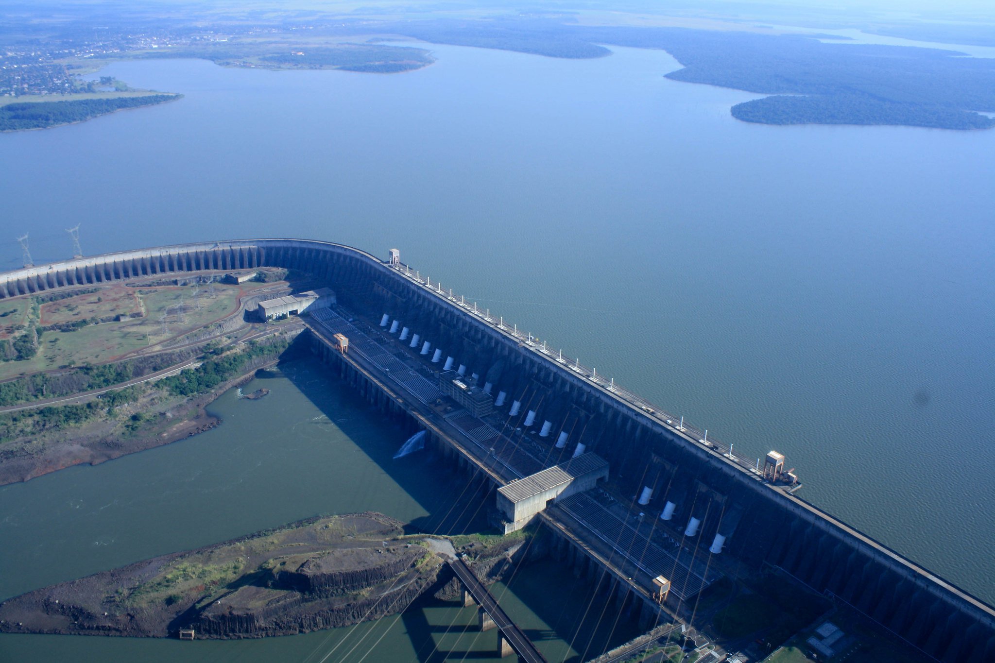 Usina Hidrelétrica de Itaipu, na fronteira entre o Brasil e o Paraguai. [fotografo] International Hydropower Association[/fotografo]