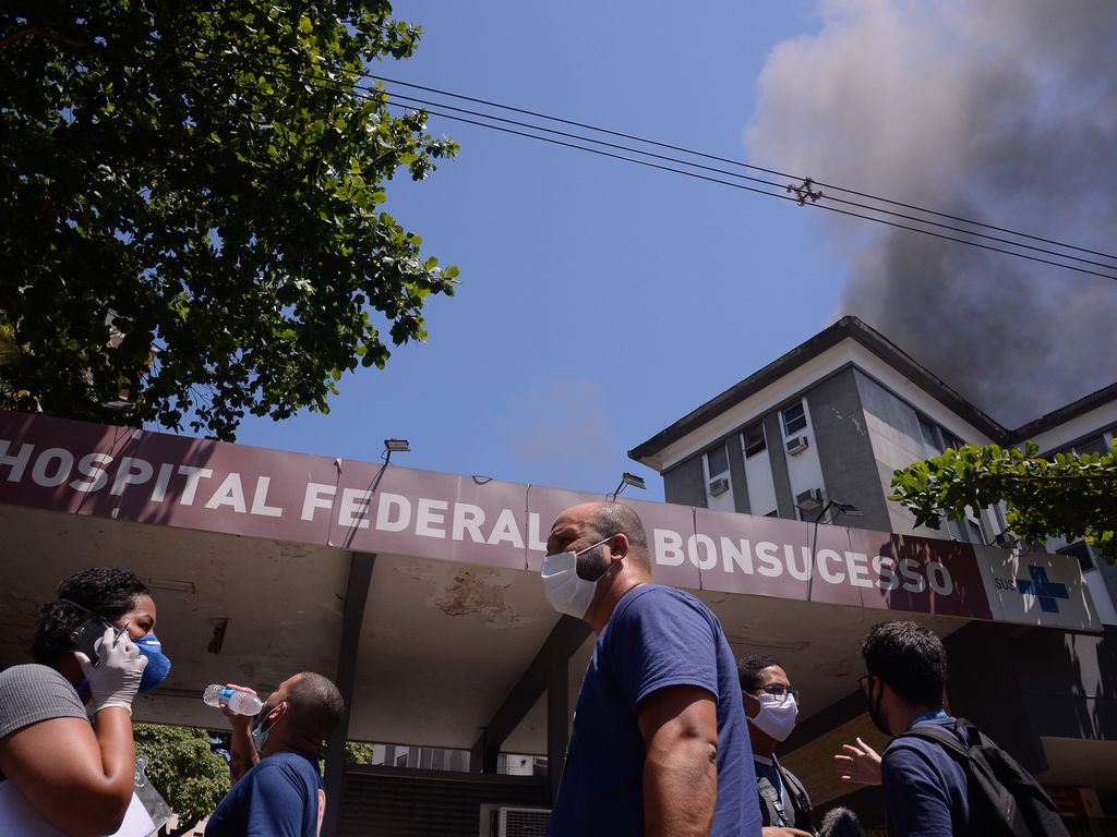 Incêndio no hospital de Bonsucesso, na zona norte do Rio de Janeiro, em 27/10. [fotografo] Tânia Rêgo/Agência Brasil [/fotografo]