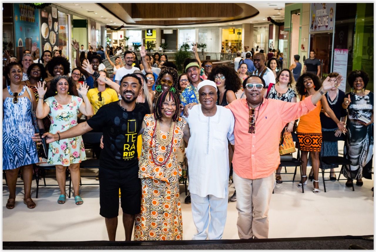 Feira Literária de São Gonçalo (FLISGO)- Da esquerda para direita: Alberto Rodrigues, Helena Theodoro, Ivanir dos Santos e João Souza (Sarau João do Corujão). [fotografo] Di Melo [/fotografo] 