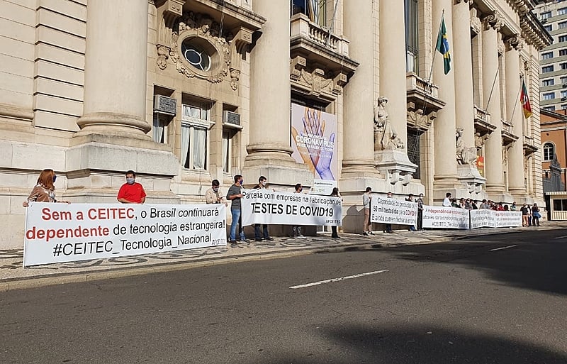 Protesto de servidores em dezembro contra a extinção do Ceitec, em Porto Alegre[fotografo]Divulgação[/fotografo]