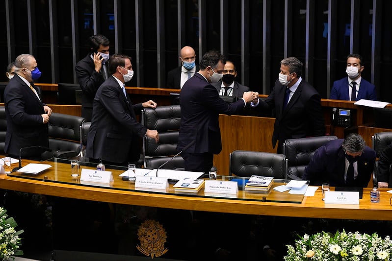 Pacheco e Lira se cumprimentam na abertura do ano legislativo, solenidade que contou com a participação de Jair Bolsonaro [fotografo] Marcos Oliveira/Agência Senado[/fotografo]