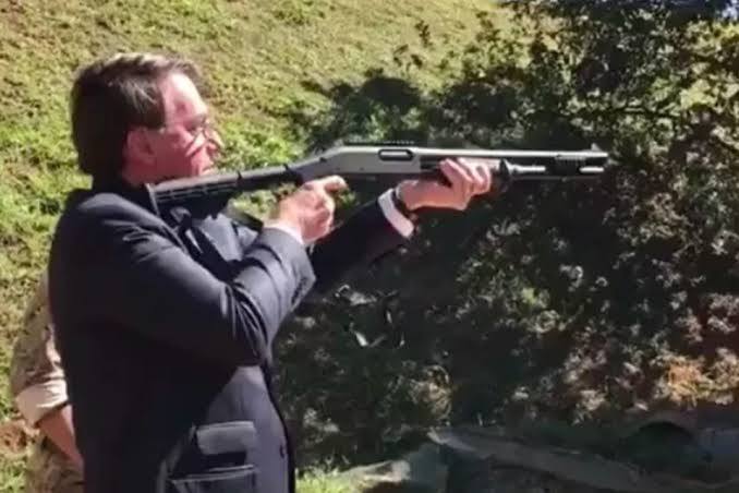 Bolsonaro editou quatro novos decretos que facilitam ainda mais o acesso da população à armas e amplia o limite de aquisição de munições [fotografo] Reprodução Telegram Jair Bolsonaro [/fotografo]