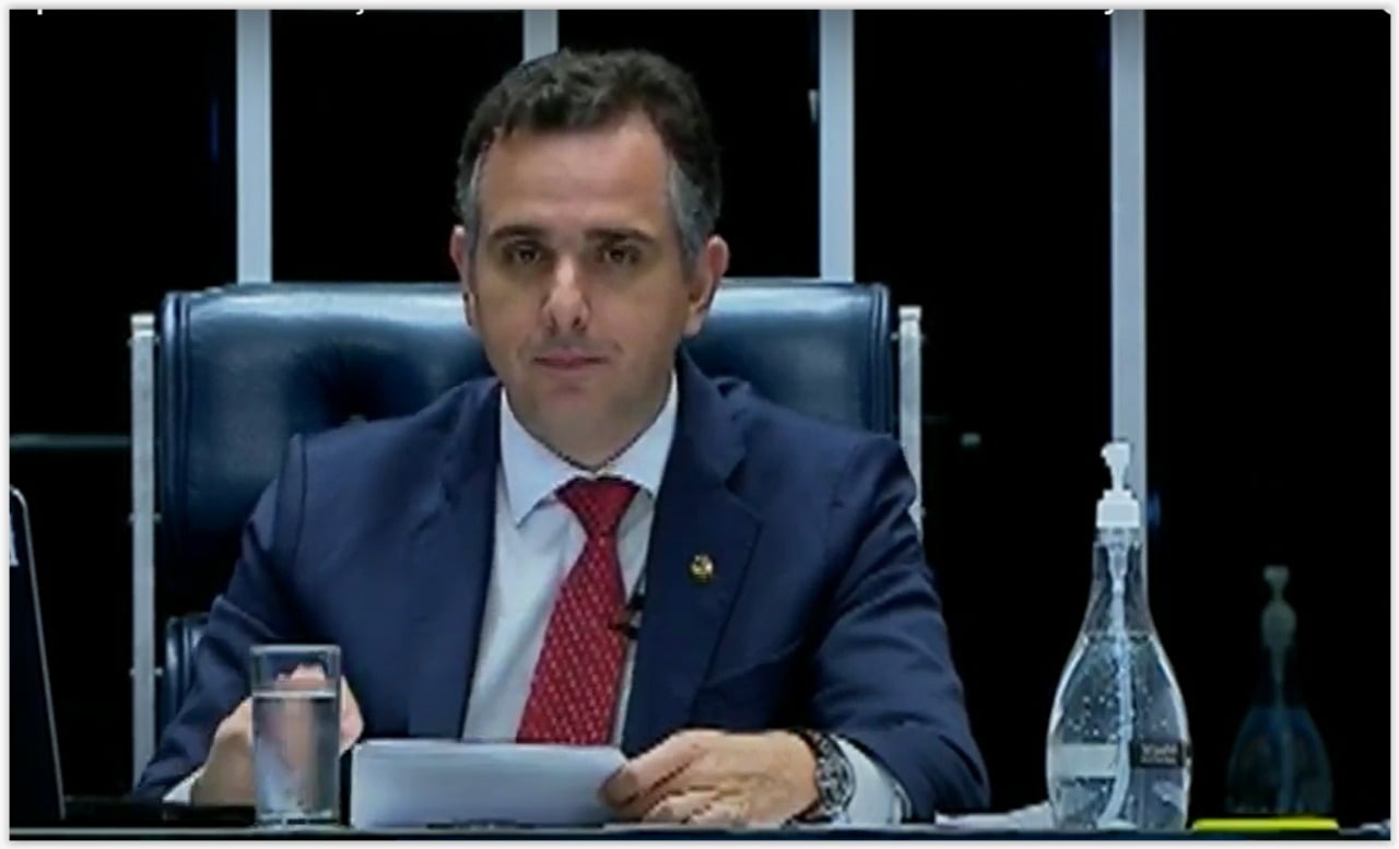 Senador Rodrigo Pacheco preside primeira sessão do Senado em 2021 [fotografo] Reprodução TV Senado [/fotografo]