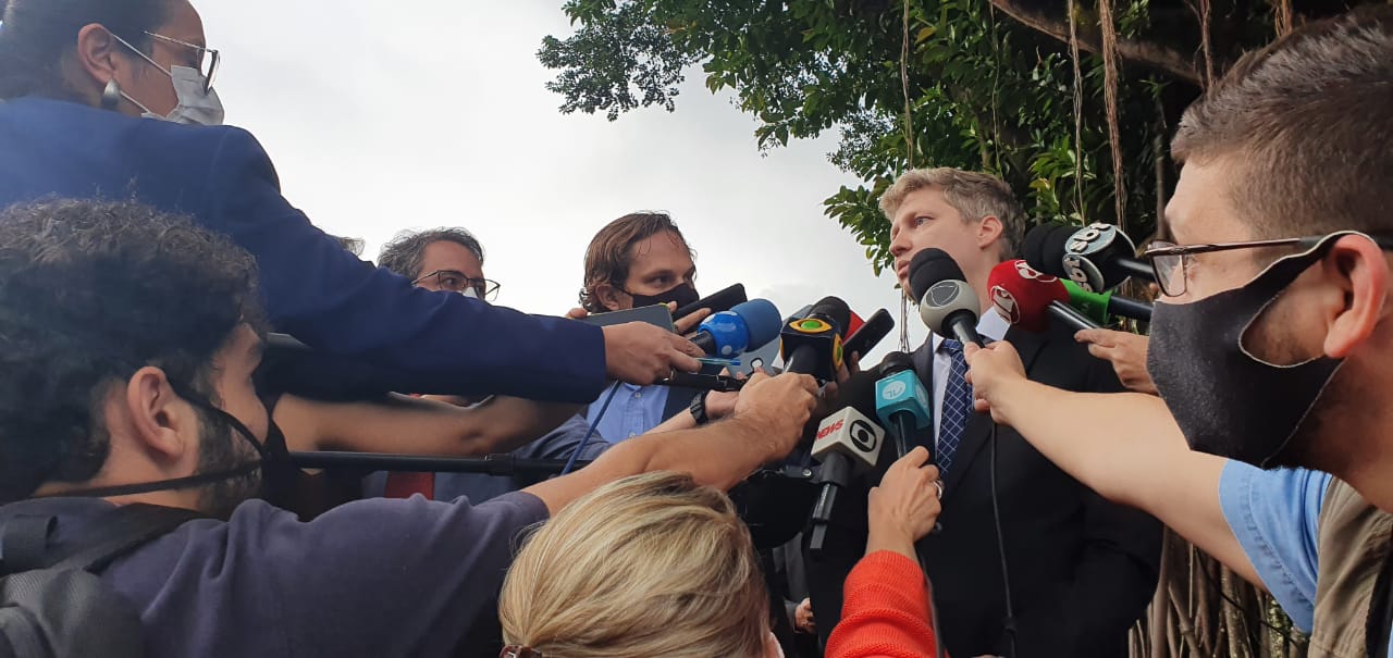 O deputado federal Marcel Van Hattem falou aos jornalistas após reunião de líderes [fotografo]Guilherme Mendes/Congresso em Foco[/fotografo]