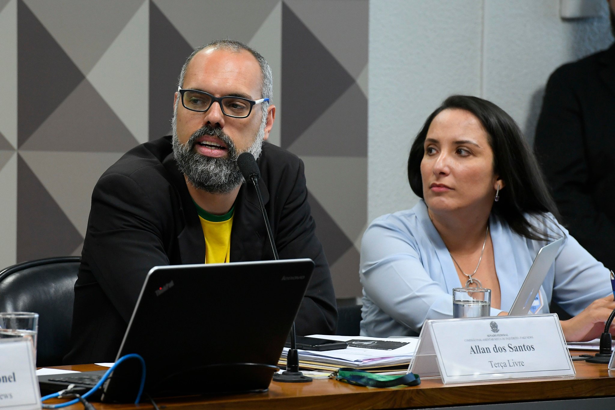 Allan dos Santos, do Terça Livre, em depoimento na CPMI das Fake News em 2019: grupo se considerava o maior canal  de perfil conservador fora dos EUA. Foto: Roque de Sá/ Agência Senado