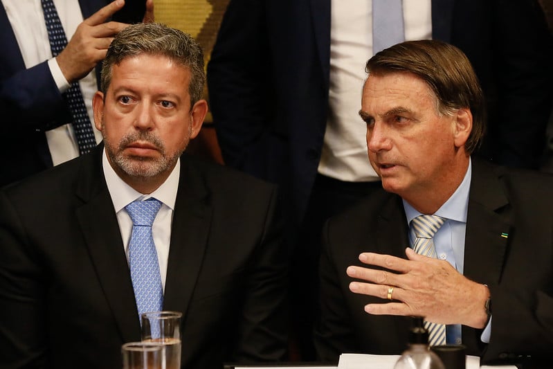 Ato de Lira garante a Bolsonaro aposentaSupremo impõe grande derrota a Bolsonaro e Lira ao derrubar o orçamento secreto. Foto: Isac Nóbrega/PR