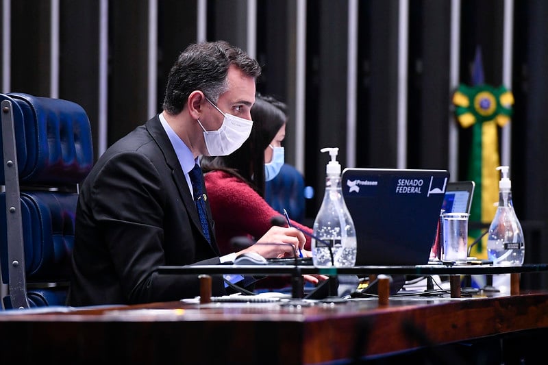 Presidente do Senado, Rodrigo Pacheco (DEM-MG), durante sessão que aprovou a PEC Emergencial [fotografo] Marcos Oliveira/Agência Senado [/fotografo].