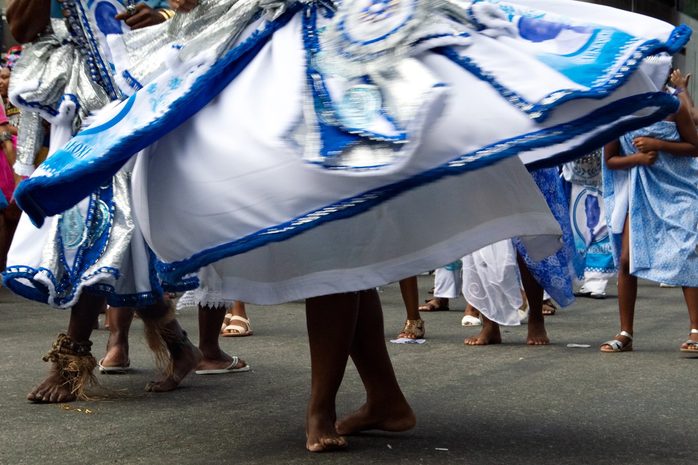 Dançar tem um papel importante no reagrupamento e memória ancestral africana [fotografo] Mariana Maiara [/fotografo]