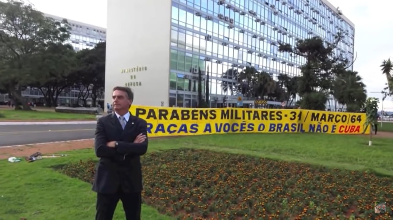 Jair Bolsonaro, então deputado, comemora o golpe de 1964 [fotografo] Reprodução/Youtube [/fotografo]