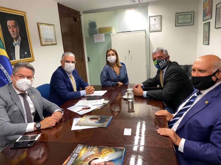 Da esquerda para a direita, em sentido horário: Alessandro Vieira, Eduardo Girão, Soraya Thronicke, Major Olimpio e Lasier Martins, em reunião do movimento Muda Senado dias atrás[fotografo]Twitter[/fotografo]