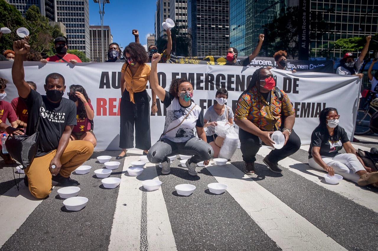 Manifestação, em São Paulo, pelo pagamento do auxílio emergencial até o fim da pandemia. [fotografo]Elineudo Moura[/fotografo]