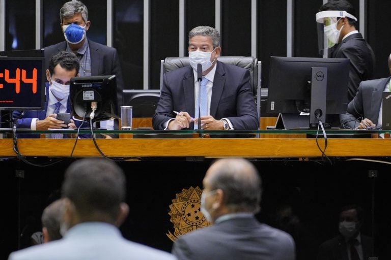 Sob forte crítica da oposição, o presidente da Câmara, Arthur Lira (PP-AL), prosseguiu as discussões da PEC e realizou a votação em 1º turno [fotografo]Pablo Valadares/Câmara dos Deputados[/fotografo]