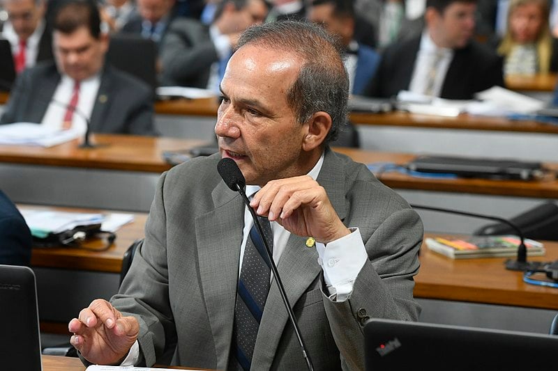 Segundo autor da PEC que instaura cobrança de mensalidade nas universidades públicas, adiamento para após as eleições é necessário.
[fotografo]Marcos Oliveira/Agência Senado[/fotografo]