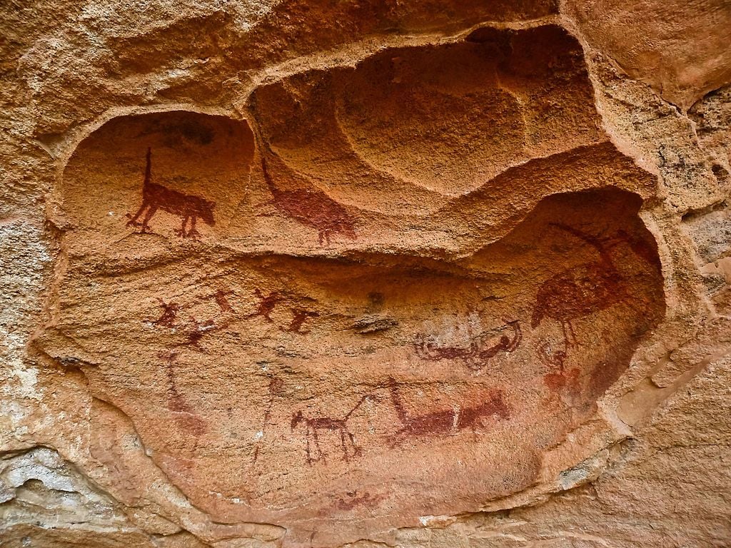 Parque Nacional da Serra da Capivara: considerado pela Unesco Patrimônio Cultural da Humanidade, abriga a maior concentração de sítios arqueológicos atualmente conhecida nas Américas[fotografo]Diego Rego Monteiro[/wikimedia]