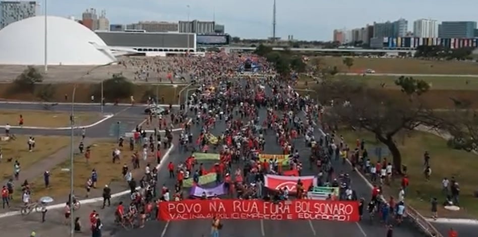 Vista aérea do ato anti-Bolsonaro na Esplanada dos Ministérios[fotografo]Tiago Rodrigues/Congresso em Foco[/fotografo]