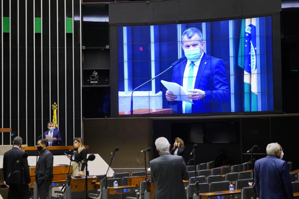 Deputado Bosco Saraiva (Solidariedade-AM), relator do PL 2.633/2020, que trata da regularização fundiária em áreas da União, fala em plenário [fotografo] Pablo Valadares/Câmara dos Deputados  [/fotografo]