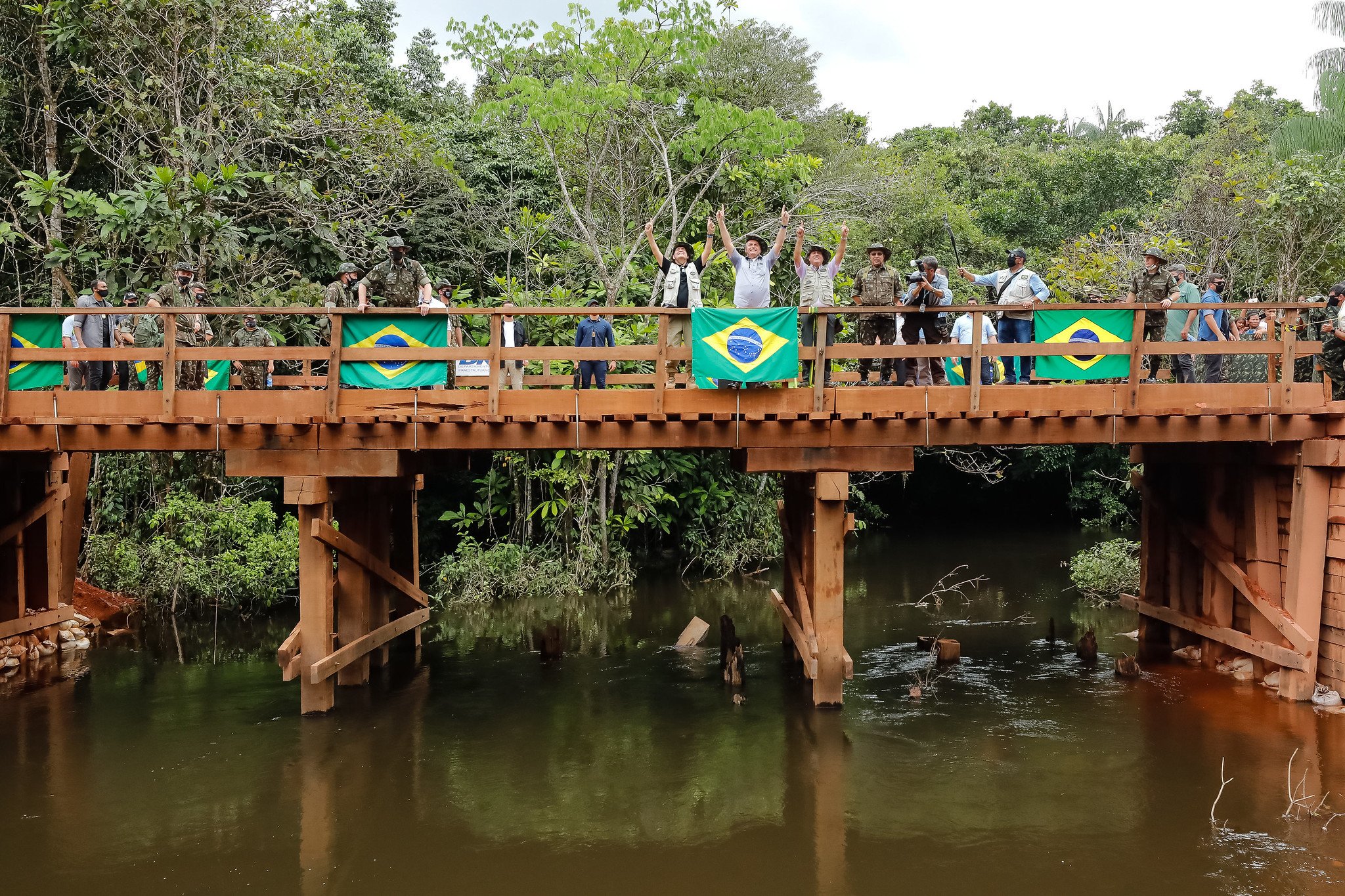 Bolsonaro na inauguração da ponte em São Gabriel da Cachoeira (AM), em Maio [fotografo]Isac Nóbrega/PR[/fotografo]