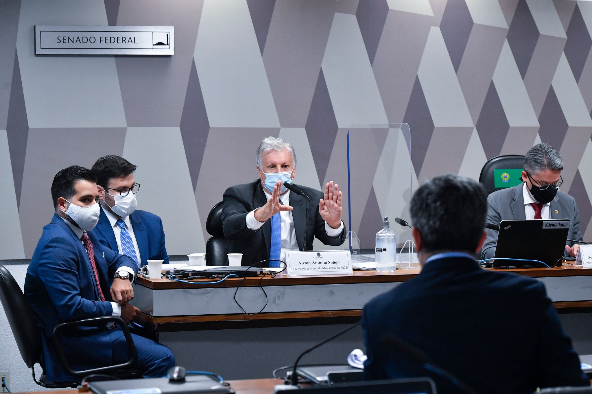 Airton Cascavel, ao centro, durante depoimento na CPI da covid [fotografo]Leopoldo Silva/Agência Senado[/fotografo]