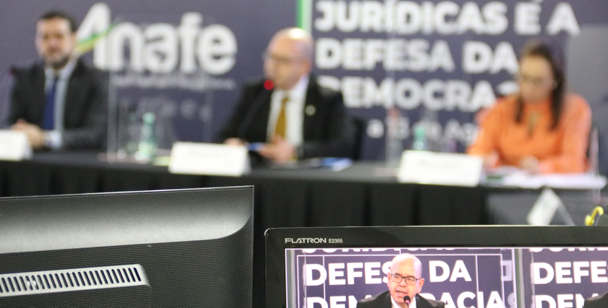 Em destaque, o presidente da Anafe, Lademir Rocha, na abertura do seminário, na última segunda-feira (9)[fotografo]Anafe[/fotografo]