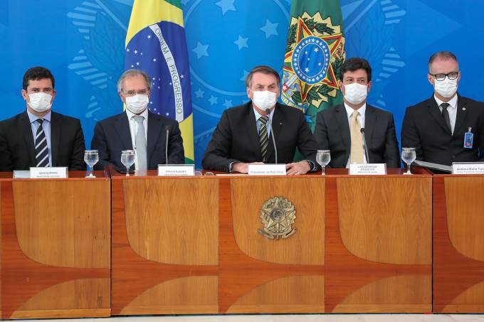 Sérgio Moro e Luiz Henrique Mandetta juntos em coletiva para anunciar medidas de combate ao coronavírus [fotografo] Carolina Antunes/PR [/fotografo]