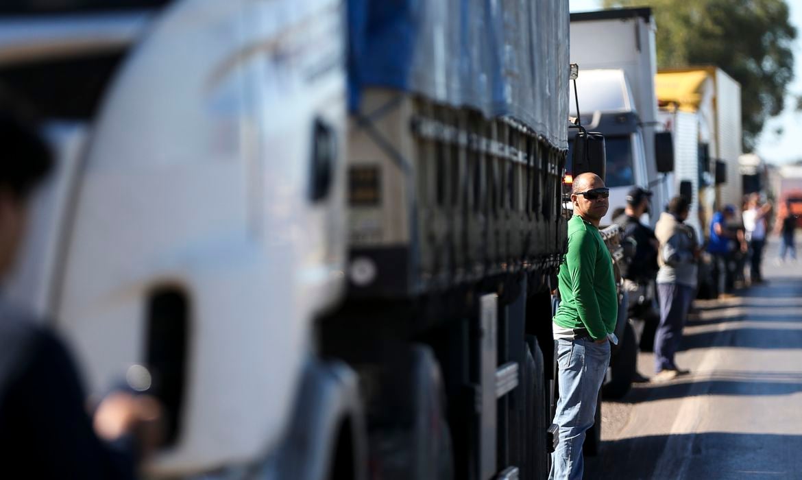 De acordo com Nereu Crispim, a frente parlamentar dos caminhoneiros reconhece o resultado das eleições, e não apoia bloqueios rodoviários. Foto: Marcelo Casal/Agência Brasil 