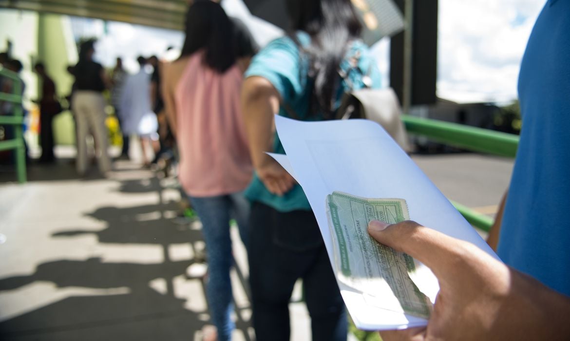 Tribunal Superior Eleitoral (TSE)  aponta que apenas cerca de 10% dos cerca de 4 milhões de jovens de 15 a 17 anos estão aptos a votar em 2022 já cadastraram seus títulos de eleitor. Foto: Marcelo Camargo/Agência Brasil