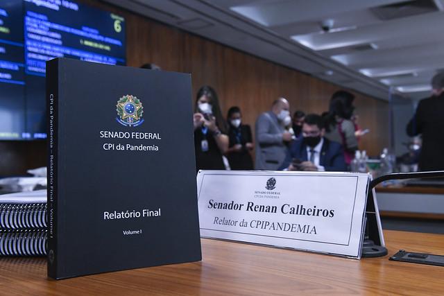 O relatório final da CPI da Covid, com suas mais de 1 mil páginas. Foto: Edilson Rodrigues/Agência Senado