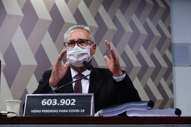 O senador Renan Calheiros na leitura do relatório final da CPI da Covid. Foto: Edilson Rodrigues/Agência Senado