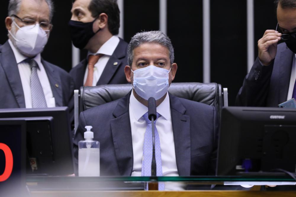 Após decisão do ministro Kássio Nunes Marques, do STF, Arthur Lira devolveu mandato de Valdevan Noventa, da mesma legenda de Bolsonaro. Foto: Michel Jesus/Câmara dos Deputados