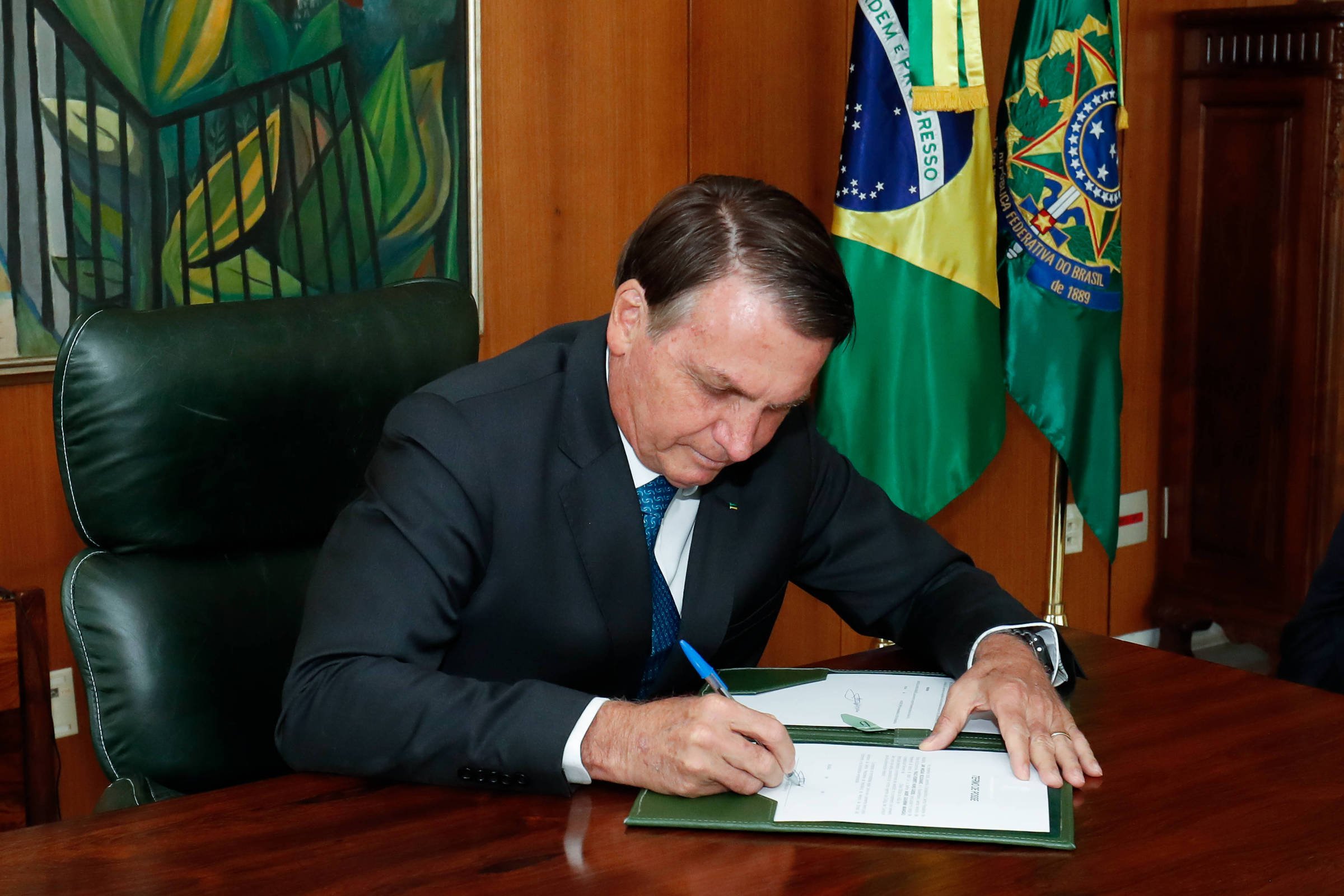 Entendimento do governo foi de que a lei Aldir Blanc rompe com o teto de gastos, e compromete o controle da União sobre recursos públicos. Foto: Alan Santos/PR