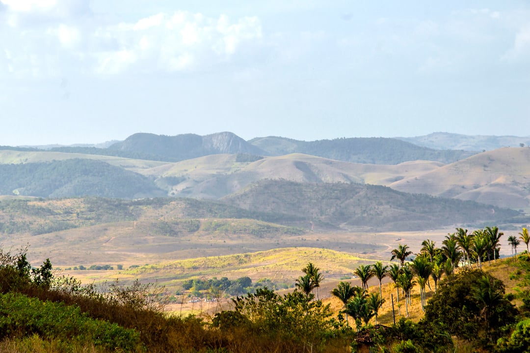 Vista da Serra da Barriga e de sua localização estratégica para a resistência do Quilombo de Palmares às invasões portuguesas durante um século. Foto: Mariana Maiara