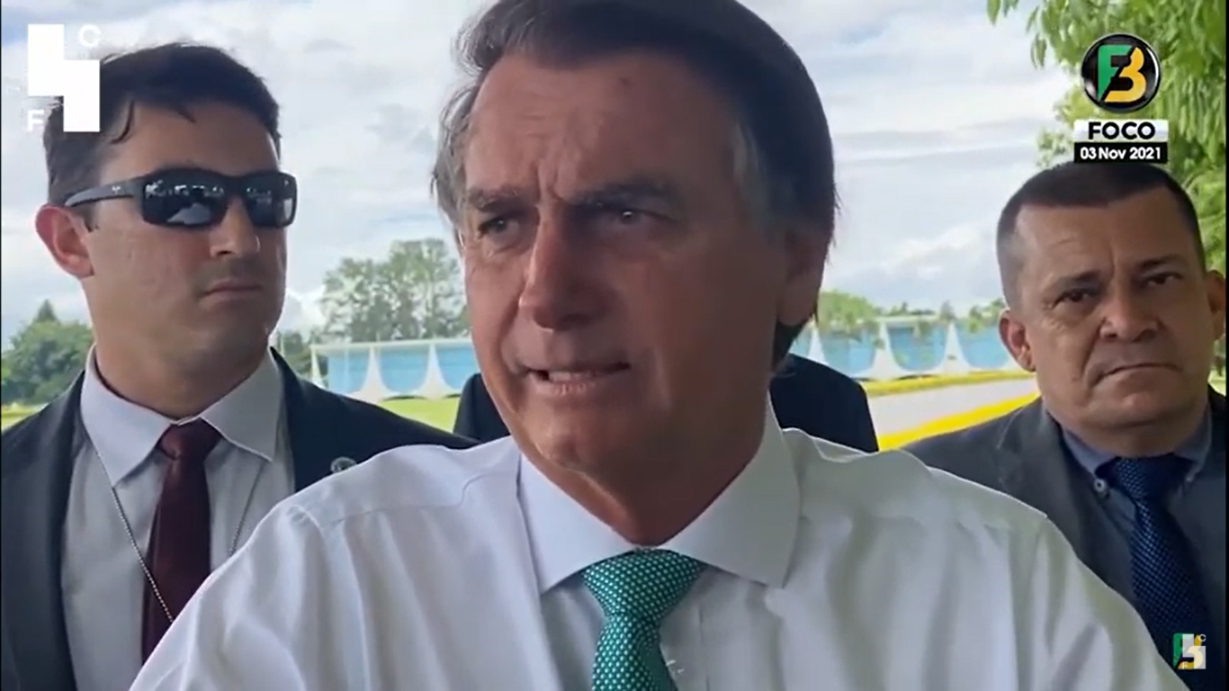 Presidente Jair Bolsonaro conversou com apoiadores no cercadinho do Palácio da Alvorada. Reprodução/YouTube