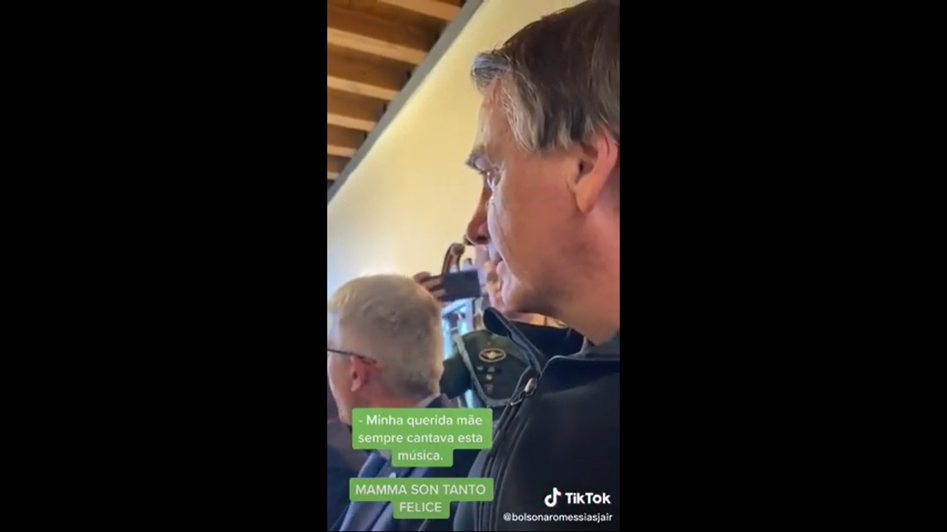 Bolsonaro divulga video nas redes sociais onde aparece chorando ao ouvir canção italiana (foto: reprodução)