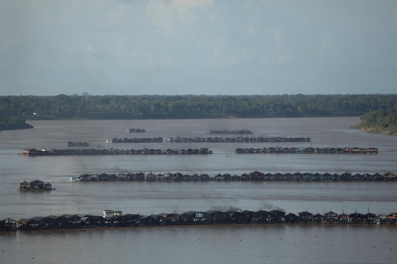 Barcos, balsas e empurradores para garimpo se concentram no Rio Madeira. Foto: Bruno Kelly/Greenpeace