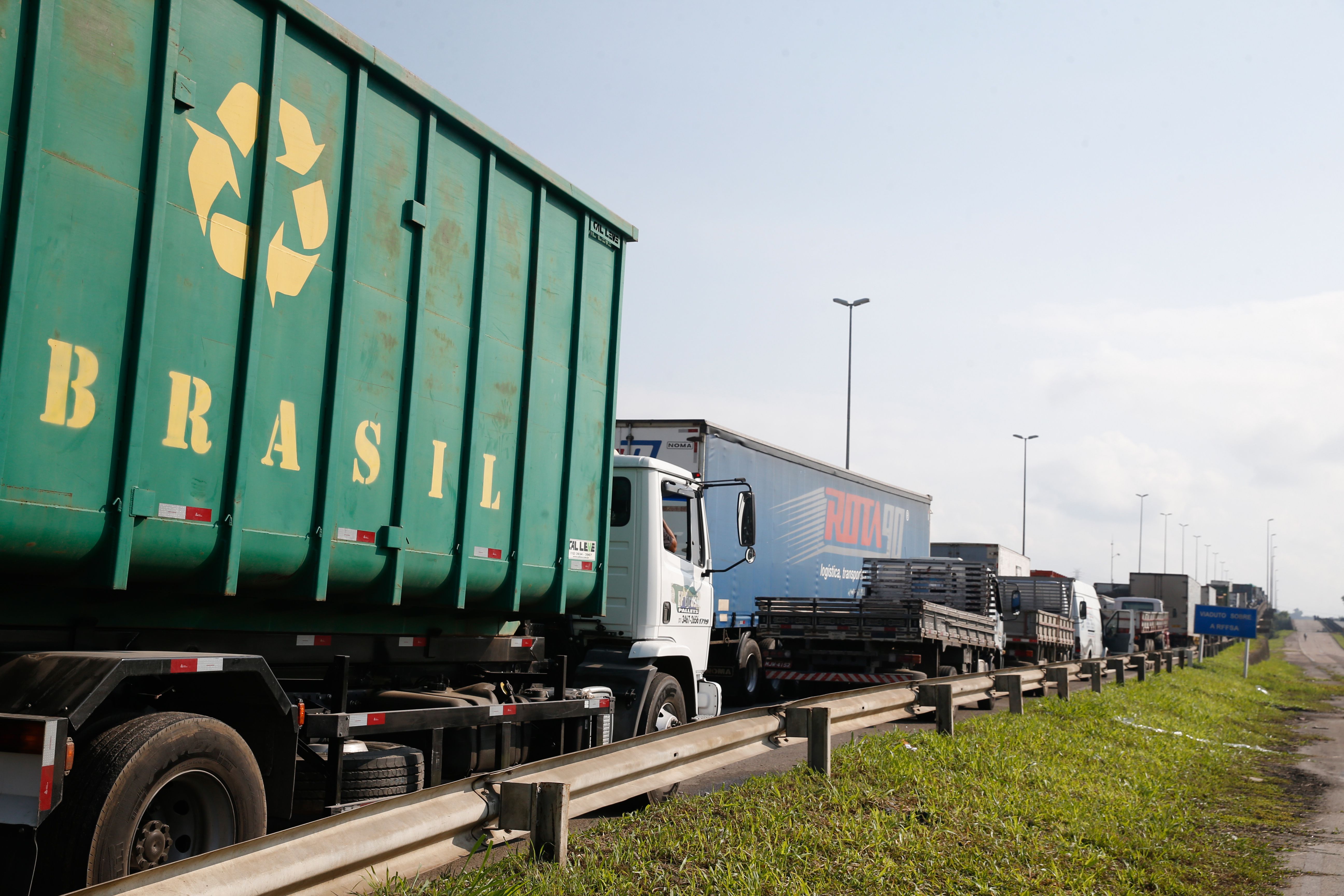 Paralisação dos caminhoneiros em 2018 na Rodovia Presidente Dutra. Foto: Tânia Rêgo/Agência Brasil