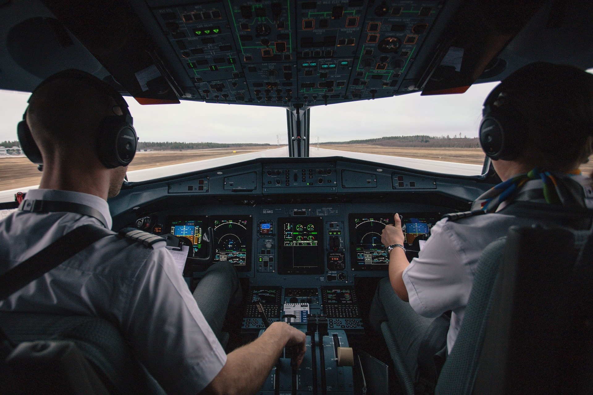 Apenas metade dos pilotos e comissários de bordo estará disponível para voar a partir de segunda-feira. Foto: Pixabay