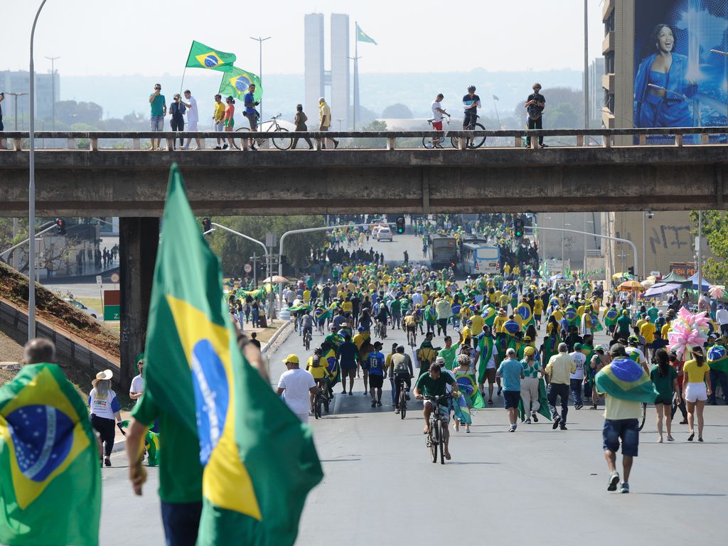 Manifestantes participam de ato na Esplanada dos Ministérios, em Brasília. Foto: Marcello Casal Jr./Agência Brasil