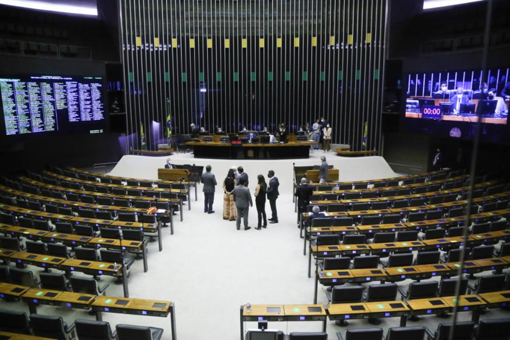 Medida de redução do impacto da pandemia sobre setor de eventos e tentativa de redução do preço dos combustíveis são debatidos na Câmara. Foto: Edvaldo Rikelme/Câmara dos Deputados