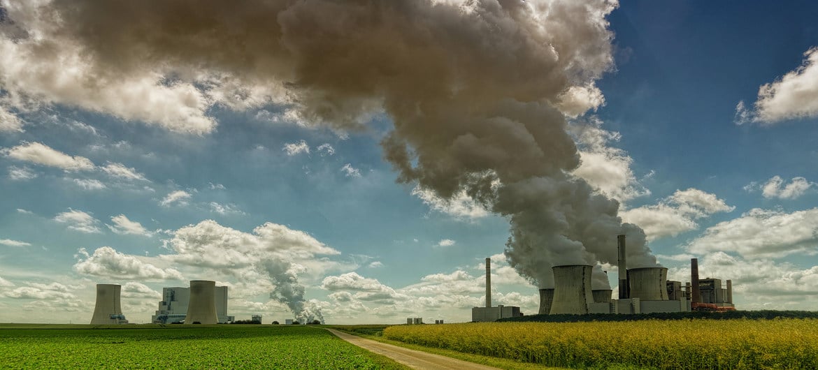 Redução da emissão de gases poluentes é desafio da COP26. Foto: Johanes Plenio/Unsplash