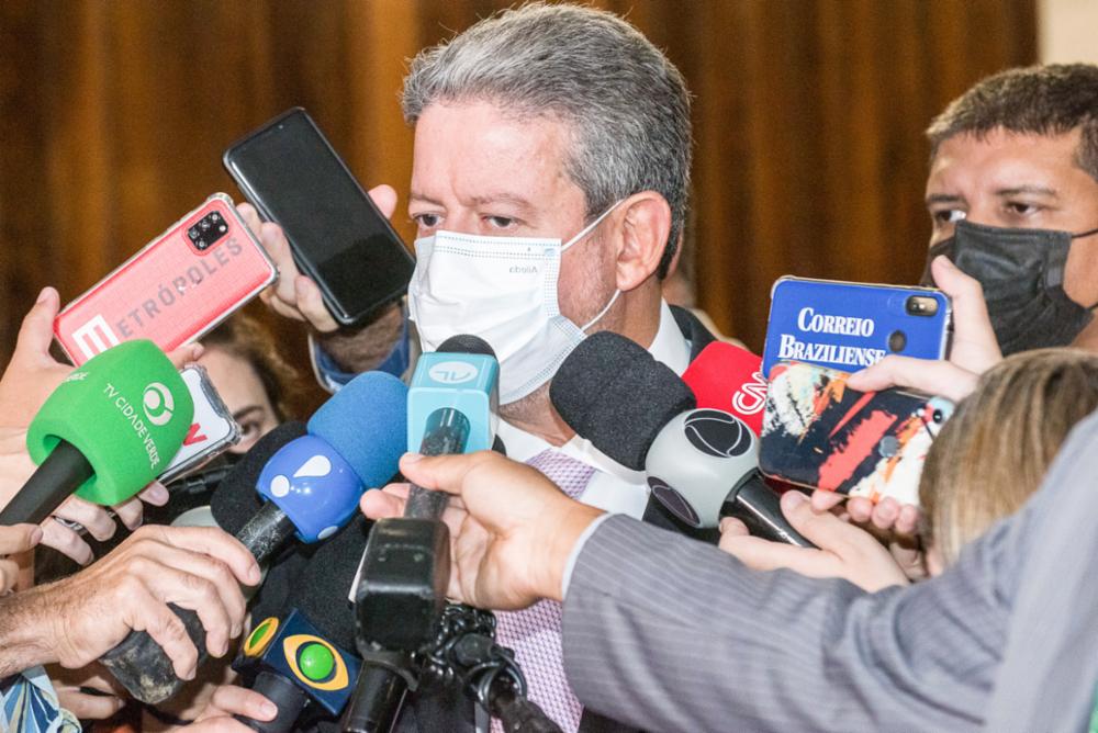 Arthur Lira nega existência de esquema de compra de votos a partir do orçamento secreto e defende a discussão de emendas parlamentares. Deputado Arthur Lira. Foto: Zeca Ribeiro/Câmara dos Deputados