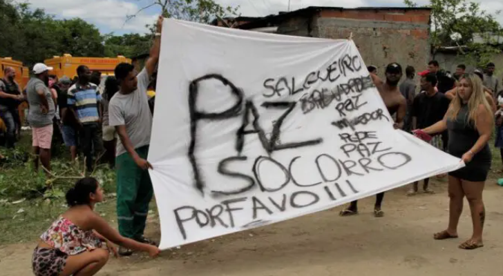 Manifestantes cobram justiça e paz após chacina no Salgueiro, no Rio. Fotos: Reprodução/Redes Sociais