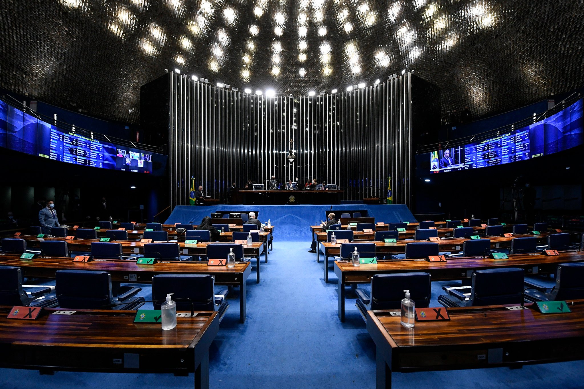 Programa visto pela oposição como um meio de baratear mão de obra nas prefeituras é discutido no plenário do Senado. Foto: Jefferson Rudy/Agência Senado