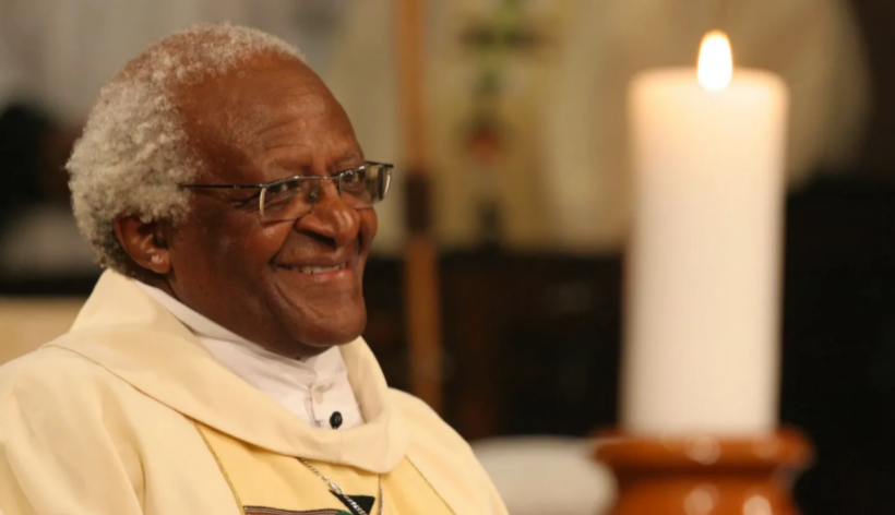 Um dos principais líderes da luta contra o apartheid na África do Sul, o bispo Desmond Tutu dizia que Deus não é cristão. Deus é representado como luz em muitas religiões - inclusive no cristianismo. Foto: Fundação Desmond Tutu