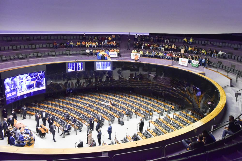 Projeto ganhou força na Câmara após discursos de Bolsonaro apontando-o como solução para falta de matérias primas para fertilizantes. Foto: Zeca Ribeiro/Câmara dos Deputados