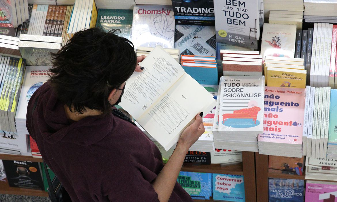 O Governo de Santa Catarina divulgou ofício que determina a retirada de nove títulos das bibliotecas das escolas estaduais. Foto: Rovena Rosa/Agência Brasil 