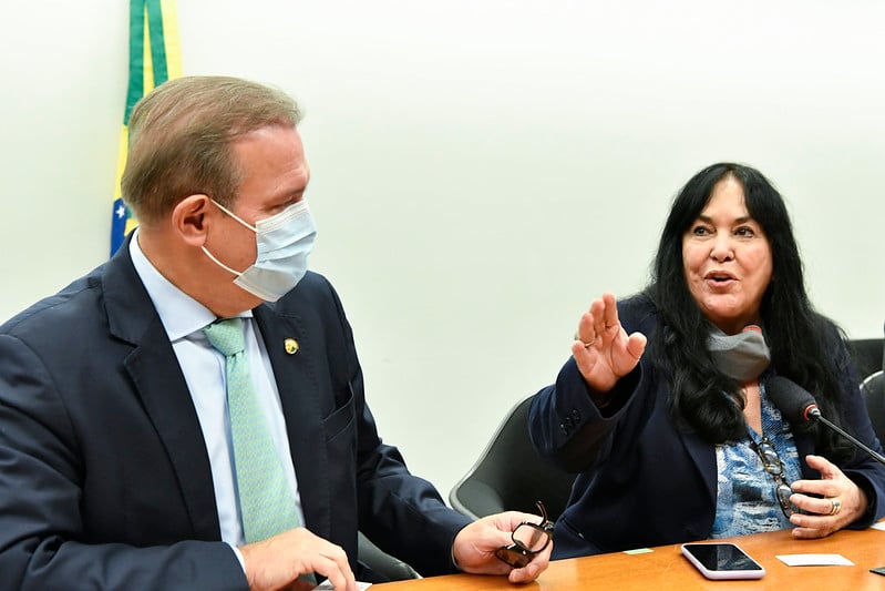 O senador Wellington Fagundes e a senadora Rose de Freitas, presidente da Comissão Mista de Orçamento. Foto: Geraldo Magela/Ag. Senado