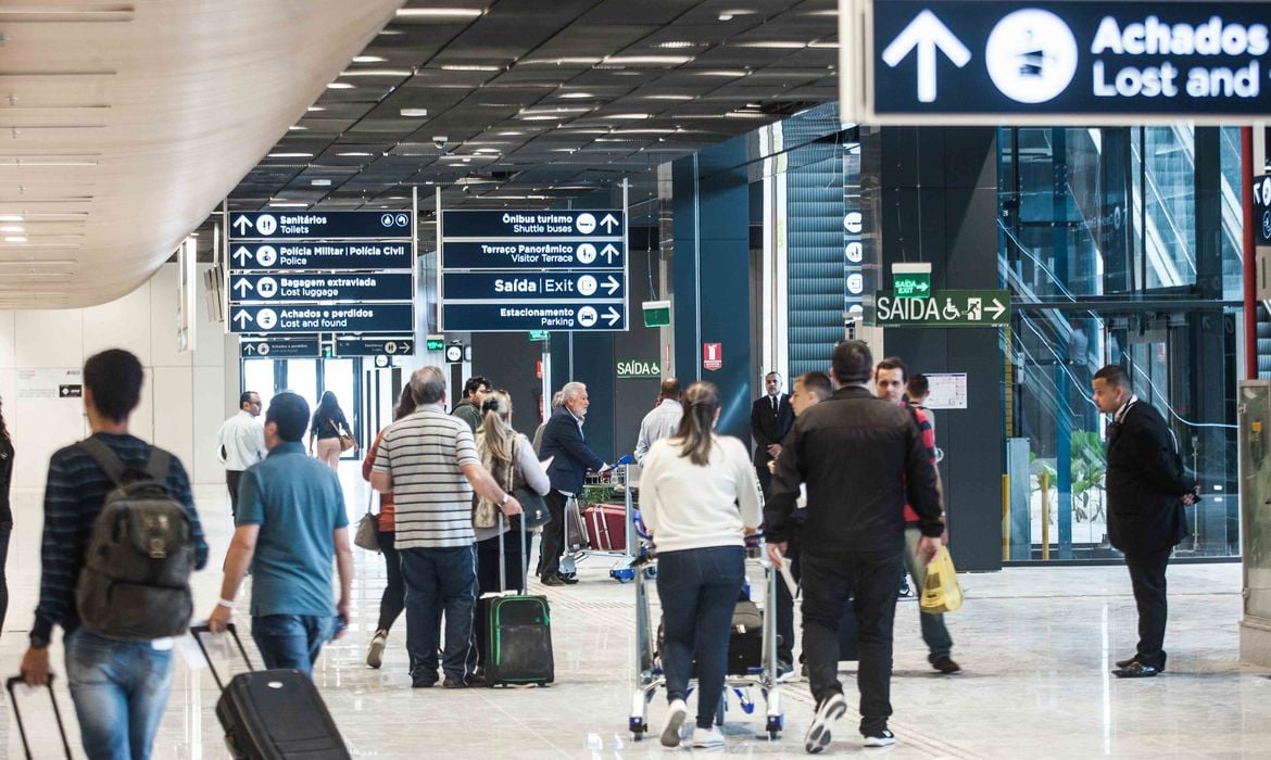 O governo estabelece como regra para a dispensa do comprovante de vacinação o cumprimento de quarenta de cinco dias no destino final. Foto: Felipe Carneiro