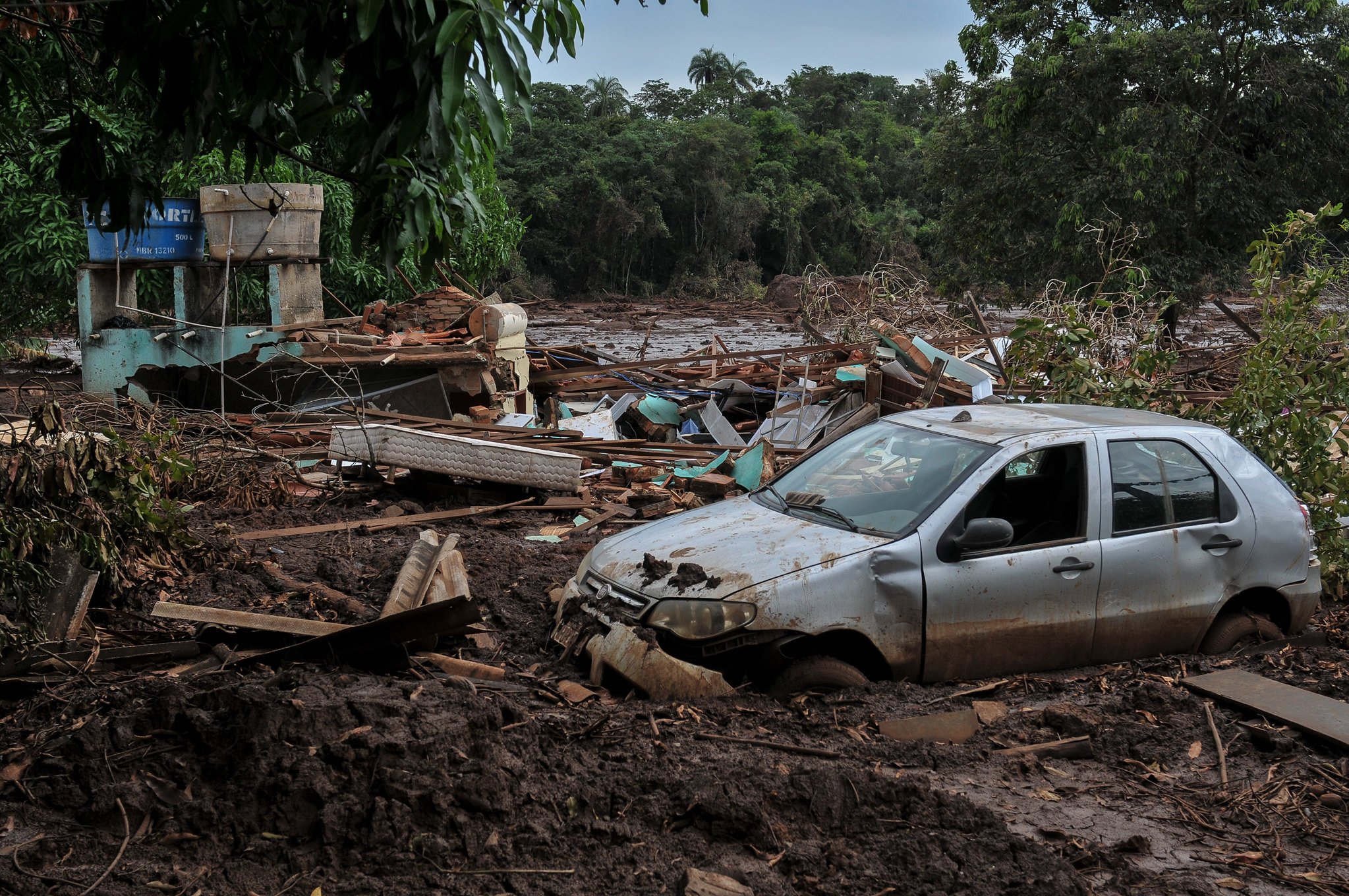 Catástrofe socioambiental provocada pelo rompimento de barragem da mineradora Vale em Brumadinho (MG)

 

Foto: Felipe Werneck/Ibama