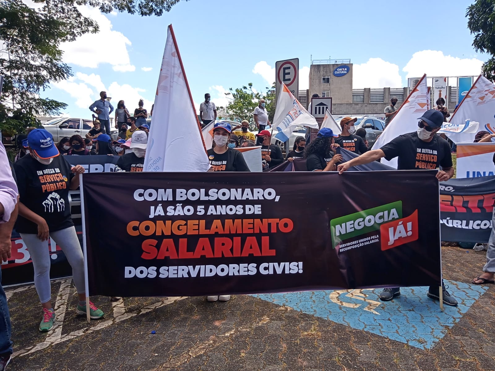 Após reunião tensa, governo e união de sindicatos chegaram a acordo de reajuste de 9% a partir de maio, e acréscimo em vale-refeição. Foto: Tiago Rodrigues/Congresso em Foco